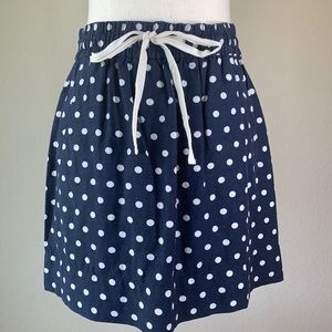EUC Loft navy blue white polka dot mini skirt  sz 4   W/ pockets elastic waist.